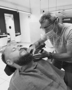 De barber van Borsbeek voor mannen die gaan voor een perfecte snit en trim van de baard